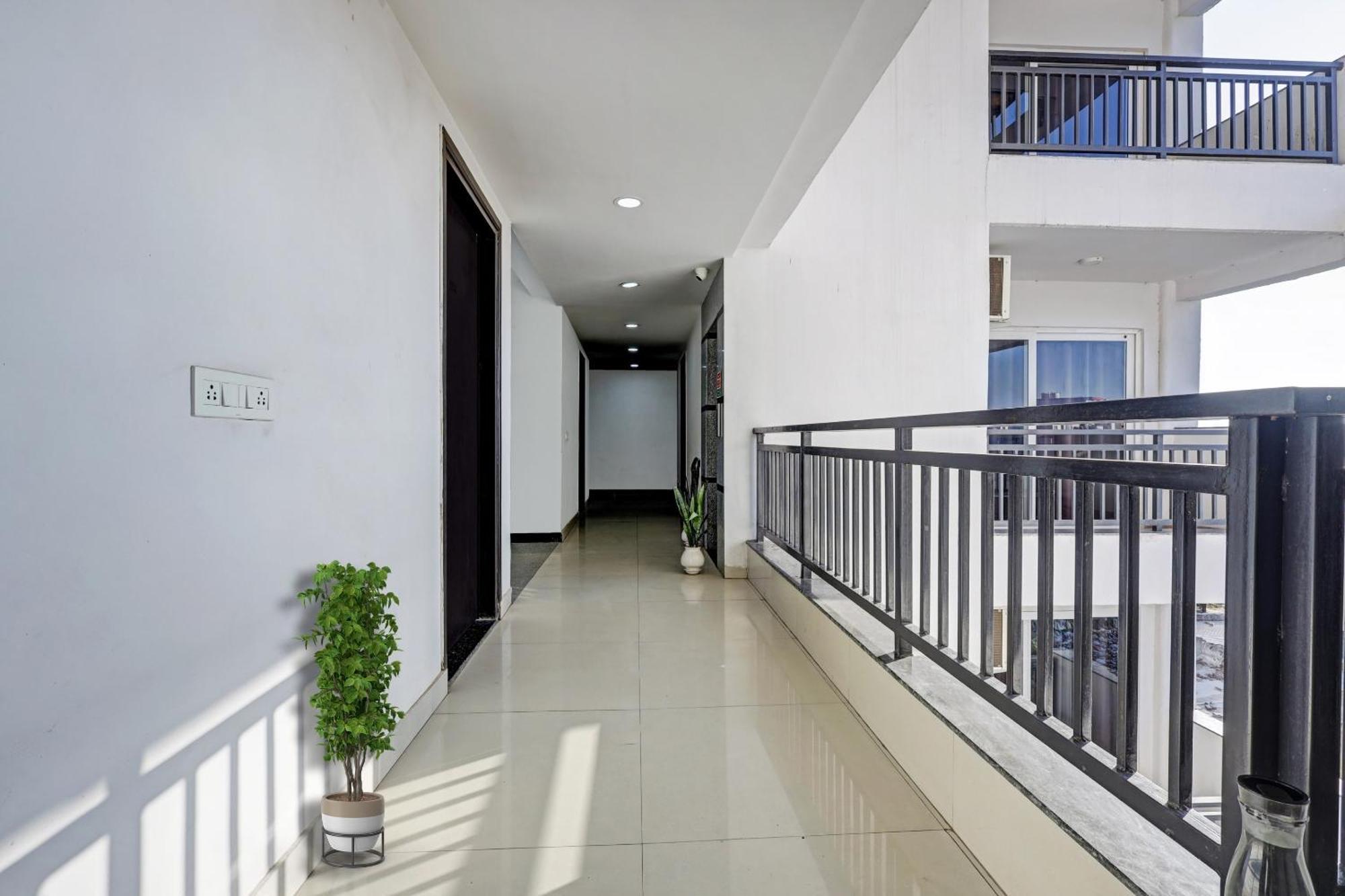 Super Townhouse Tipsyy Near Bestech Central Square Mall Gurgaon Exteriör bild