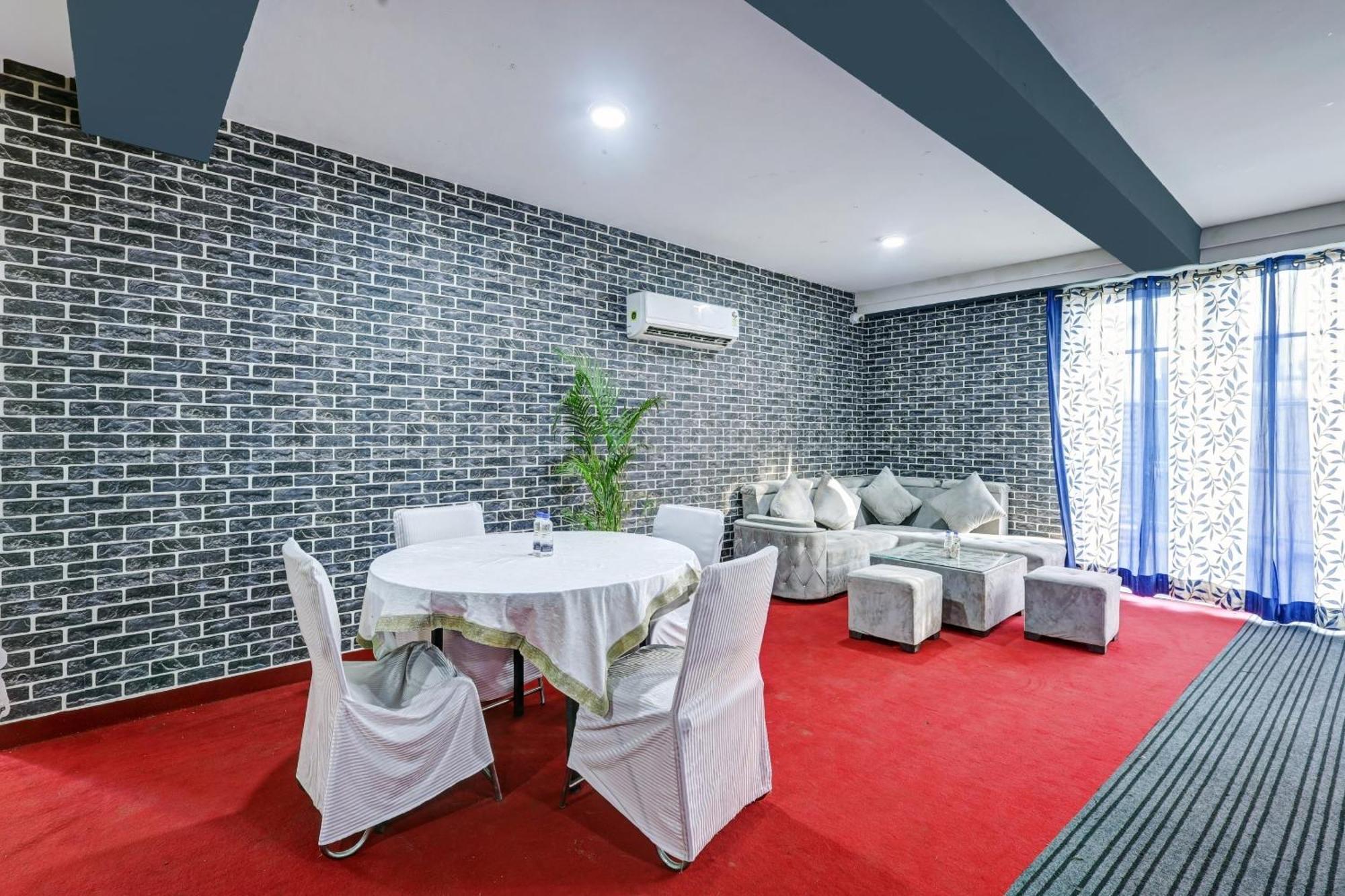 Super Townhouse Tipsyy Near Bestech Central Square Mall Gurgaon Exteriör bild