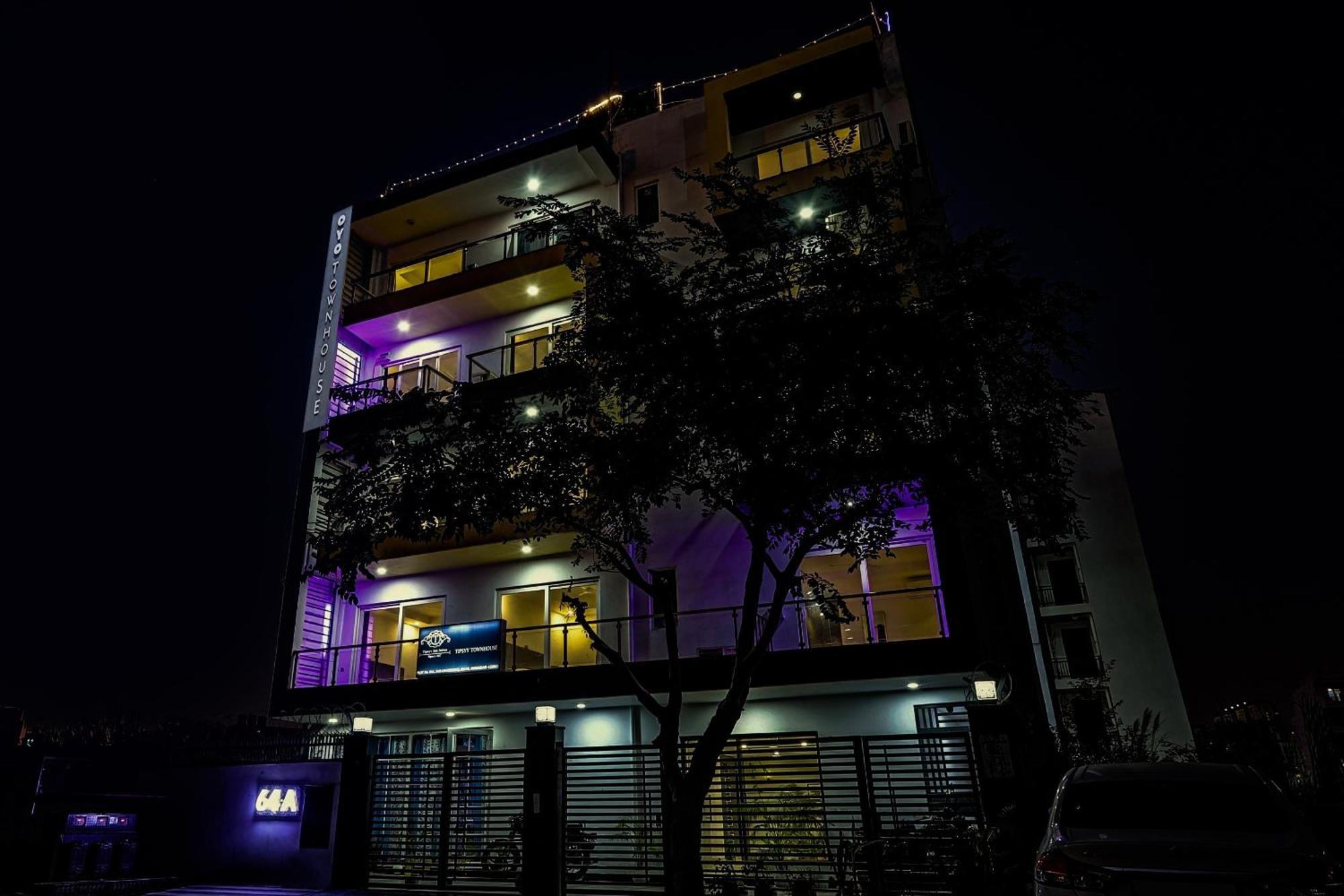 Super Townhouse Tipsyy Near Bestech Central Square Mall Gurgaon Exteriör bild