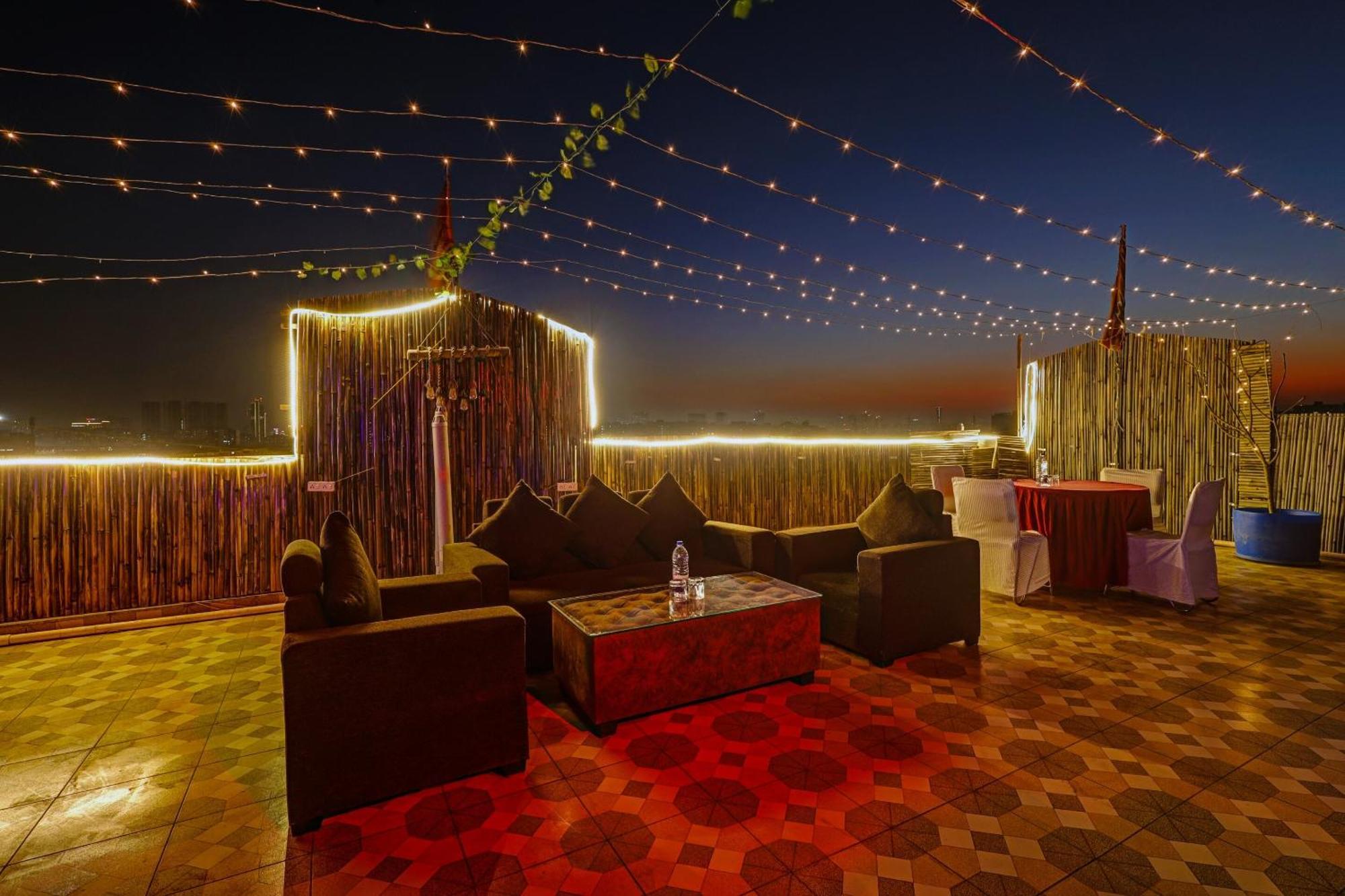 Super Townhouse Tipsyy Near Bestech Central Square Mall Gurgaon Exteriör bild