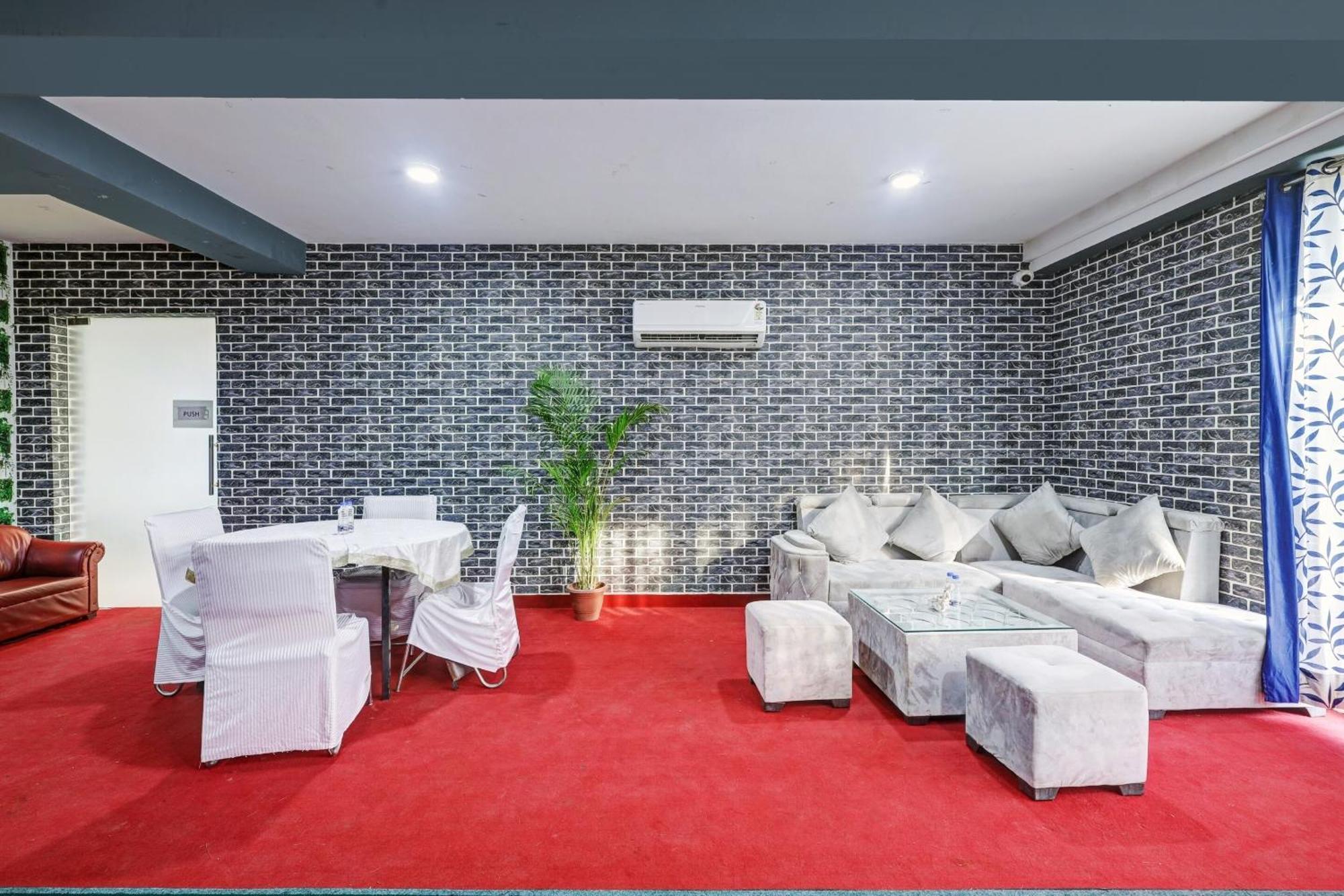 Super Townhouse Tipsyy Near Bestech Central Square Mall Gurgaon Exteriör bild