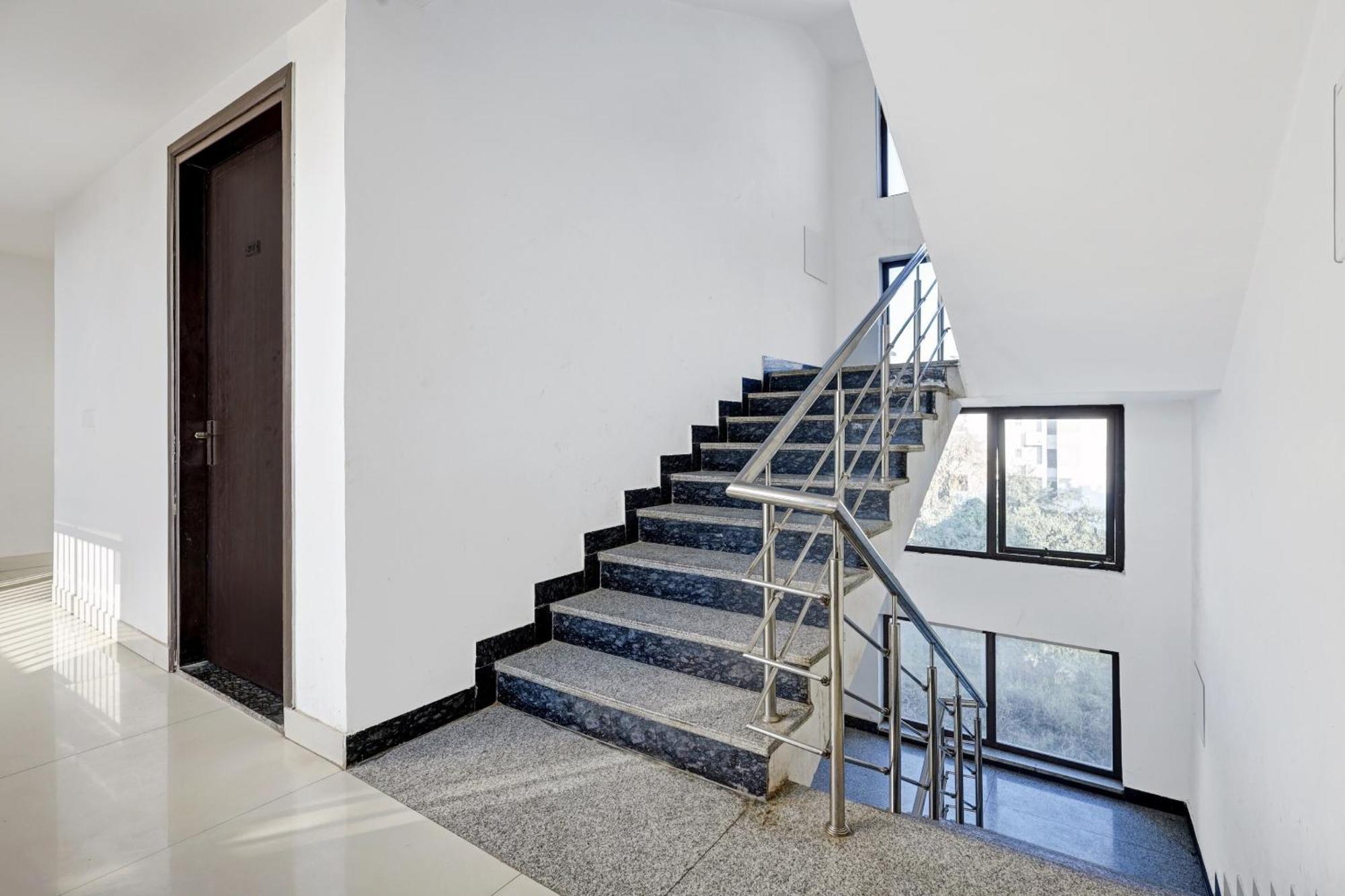 Super Townhouse Tipsyy Near Bestech Central Square Mall Gurgaon Exteriör bild