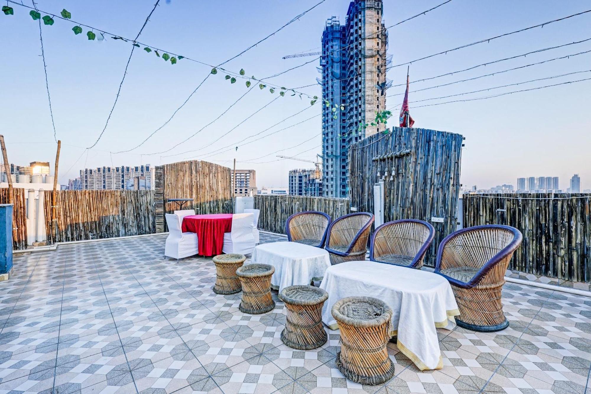 Super Townhouse Tipsyy Near Bestech Central Square Mall Gurgaon Exteriör bild